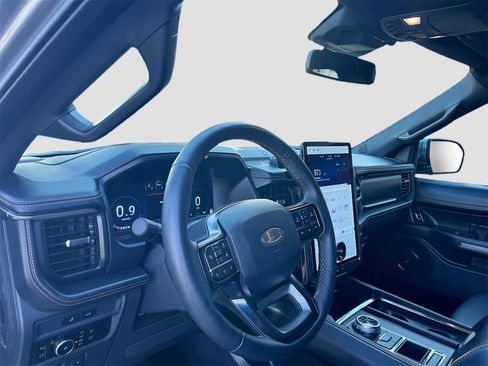 Used 2024 Ford Expedition Platinum image 9