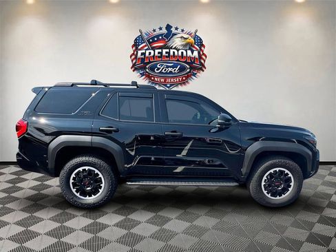 Used 2025 Toyota 4Runner TRD Off-Road Premium AWD/4WD image 4