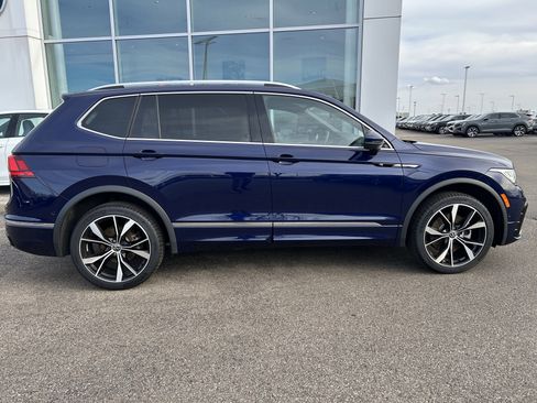 Certified 2022 Volkswagen Tiguan SEL R-Line image 8