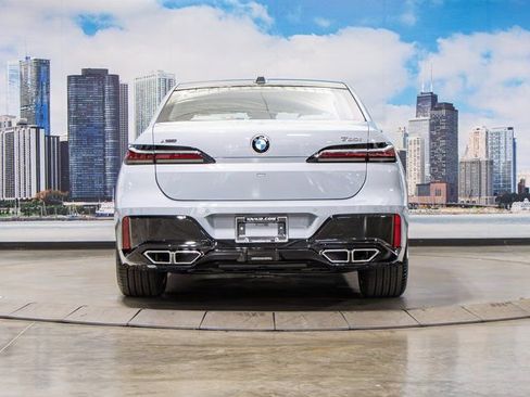 Used 2025 BMW 760i xDrive w/ Executive Package image 11