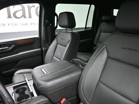 Used 2025 GMC Yukon XL Denali image 16