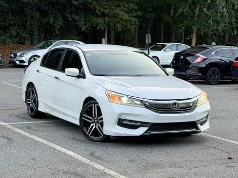 Used 2017 Honda Accord Sport image 5