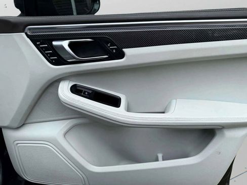 Used 2018 Porsche Macan GTS image 9