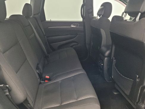 Used 2018 Jeep Grand Cherokee Laredo image 19