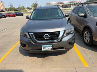 Used 2017 Nissan Pathfinder SL AWD/4WD video 2