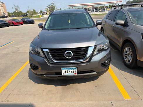 Used 2017 Nissan Pathfinder SL AWD/4WD image 2