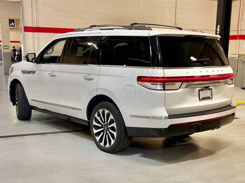 Used 2024 Lincoln Navigator Reserve AWD/4WD image 2