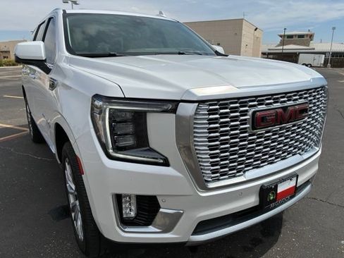 Used 2021 GMC Yukon Denali w/ Denali Premium Package AWD/4WD image 8