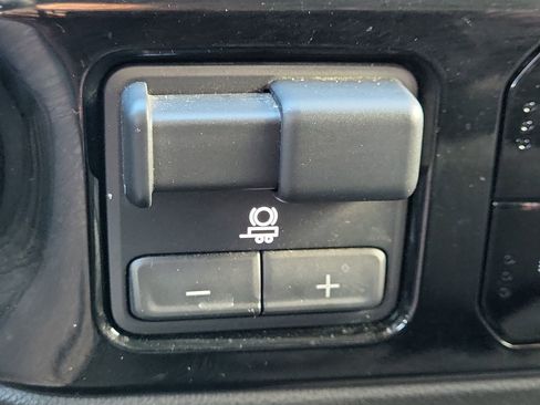 Used 2025 Chevrolet Silverado 1500 LT image 28