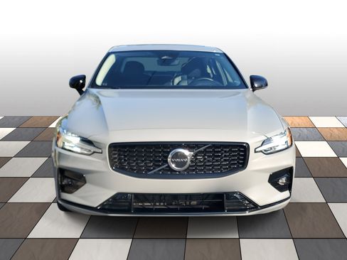 Used 2024 Volvo S60 B5 Core image 2