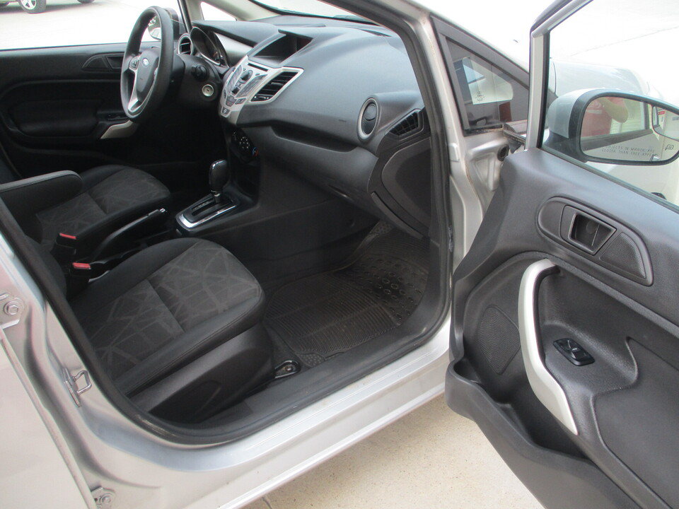 Used 2013 Ford Fiesta SE FWD image 19