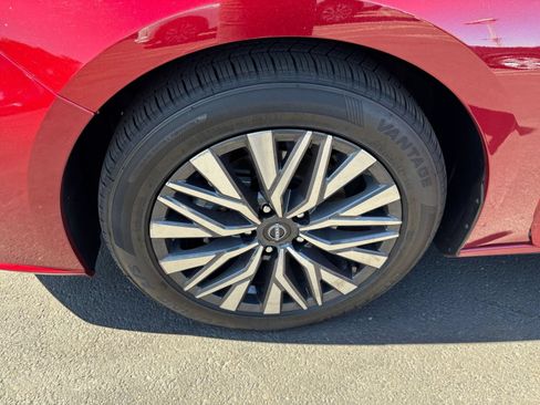 Used 2025 Nissan Altima 2.5 SV FWD image 30