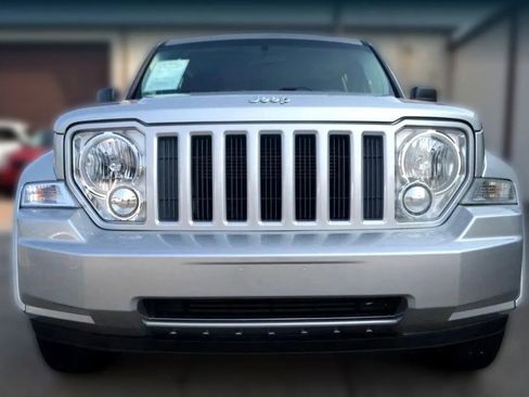 Used 2012 Jeep Liberty Sport image 3