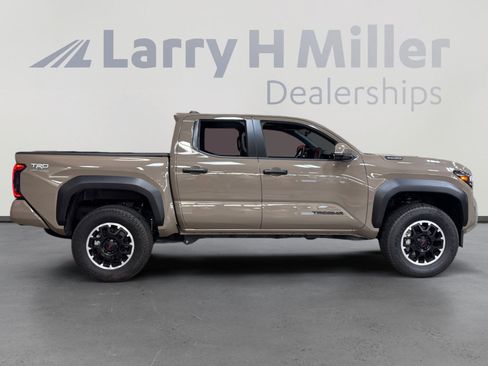 Certified 2026 Toyota Tacoma TRD Off-Road w/ TRD Off Road Premium Package AWD/4WD image 6