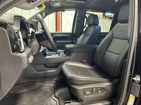 Used 2025 GMC Sierra 3500 Denali w/ Denali Reserve Package AWD/4WD image 13