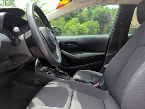Used 2025 Toyota Corolla LE FWD image 11