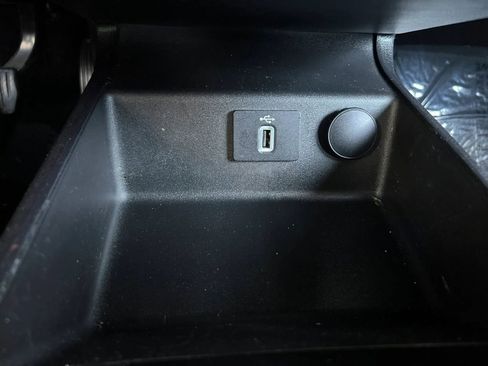 Used 2018 Ford Fusion SE w/ Equipment Group 602A FWD image 24