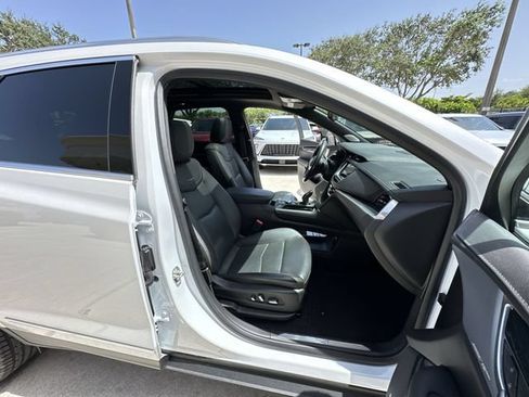 Certified 2024 Cadillac XT5 Premium Luxury w/ Technology Package FWD image 33