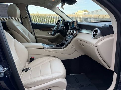 Used 2021 Mercedes-Benz GLC 300 4MATIC image 20