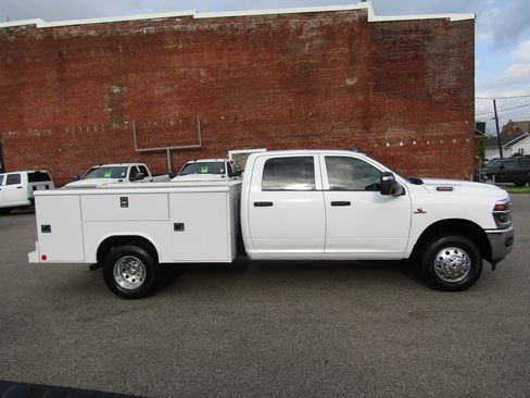Used 2025 RAM 3500 Tradesman w/ Chrome Appearance Group image 2