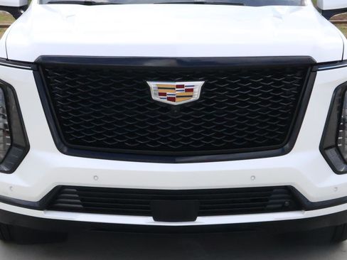 Used 2025 Cadillac Escalade Sport Platinum image 8