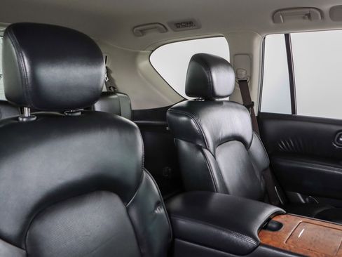 Used 2024 Nissan Armada SL w/ Captain's Chairs Package image 30
