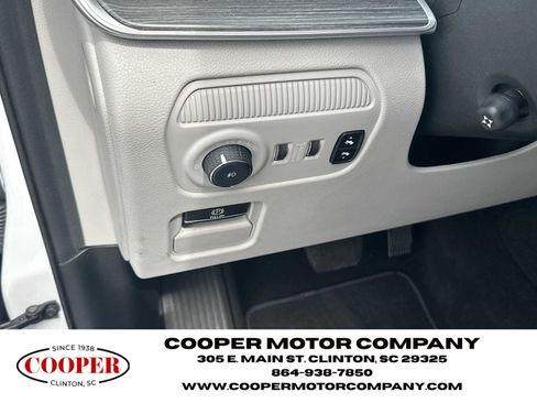 Used 2024 Jeep Wagoneer L Series II w/ Flexible Seating Group RWD image 31