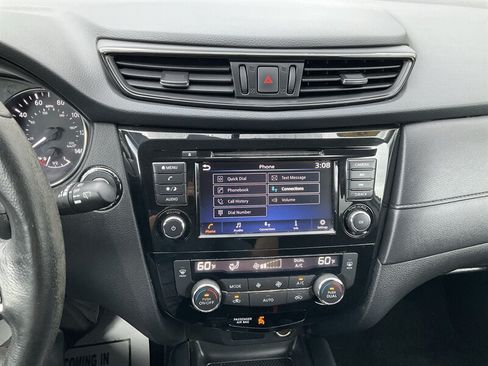 Used 2018 Nissan Rogue SV AWD/4WD image 28