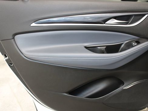 Used 2023 Buick Enclave Essence image 21