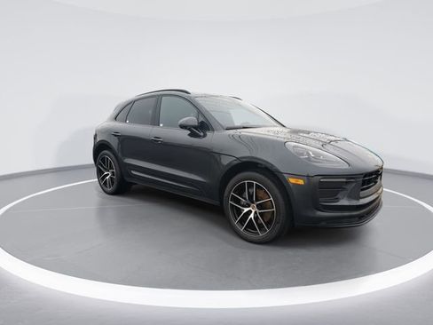 Used 2022 Porsche Macan image 2