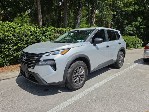 Used 2024 Nissan Rogue S AWD/4WD image 7