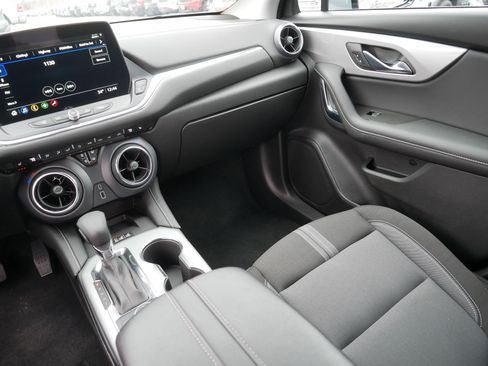 Certified 2025 Chevrolet Blazer LT w/ Convenience Package image 11