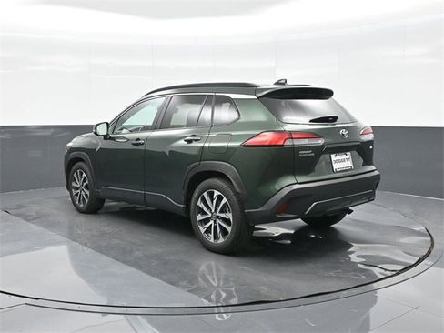 Used 2025 Toyota Corolla Cross XLE image 8