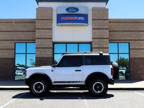 Certified 2023 Ford Bronco Badlands w/ Sasquatch Package AWD/4WD image 9