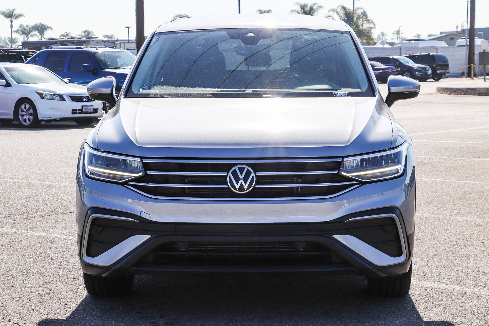 Used 2023 Volkswagen Tiguan SE FWD image 2
