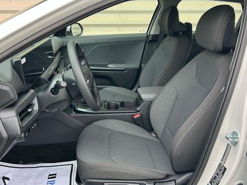 New 2025 Kia K4 LXS image 10