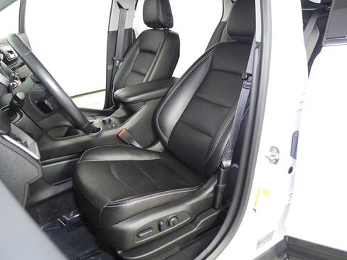 Used 2022 GMC Terrain SLT image 21