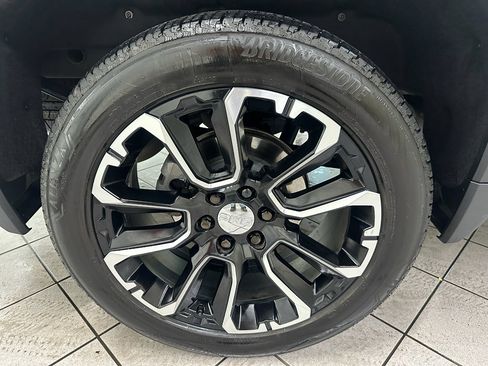 Certified 2025 GMC Sierra 1500 SLT w/ SLT Convenience Package image 18