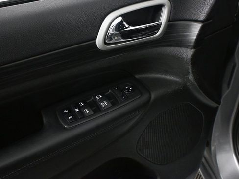 Used 2019 Jeep Grand Cherokee Altitude image 8