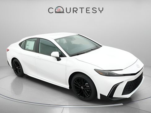 Certified 2026 Toyota Camry SE FWD image 18