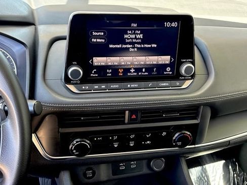 Used 2024 Nissan Rogue S FWD image 15