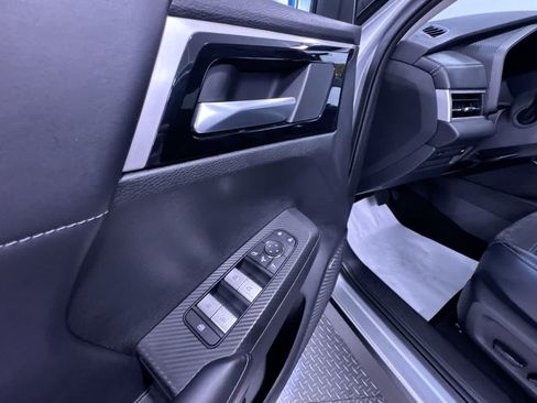 Used 2025 Mitsubishi Outlander SE FWD image 12