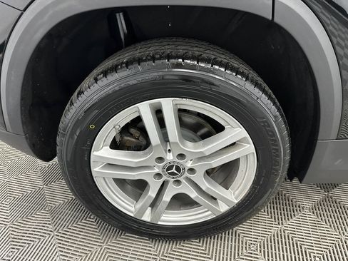 Used 2023 Mercedes-Benz GLA 250 4MATIC w/ Premium Package image 18
