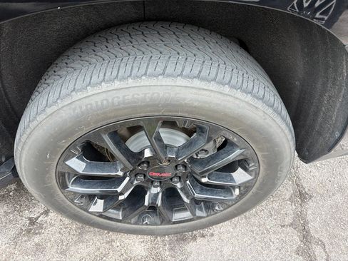 Used 2023 GMC Yukon SLT w/ SLT Premium Package AWD/4WD image 12