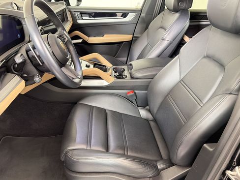 Certified 2024 Porsche Cayenne Coupe AWD/4WD image 4