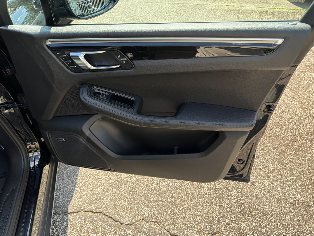 Used 2018 Porsche Macan AWD/4WD image 14