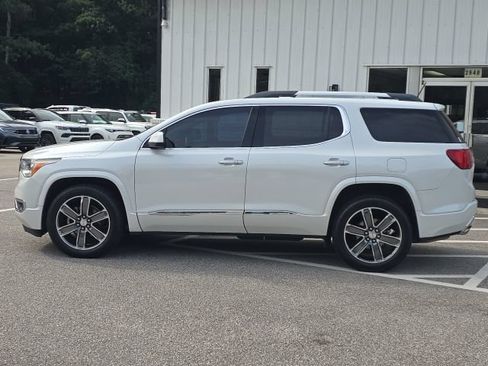 Used 2017 GMC Acadia Denali w/ Technology Package AWD/4WD image 2