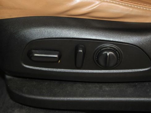 Used 2019 Buick Enclave Essence w/ LPO, Luxury Package image 19