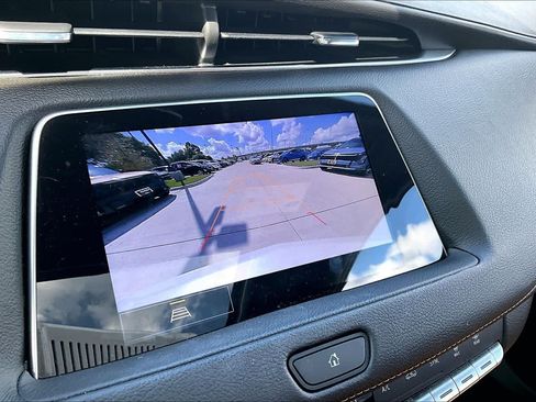 Used 2023 Cadillac XT4 Premium Luxury FWD image 25