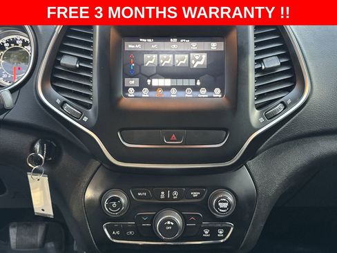 Used 2019 Jeep Cherokee Latitude w/ Popular Appearance Group AWD/4WD image 20